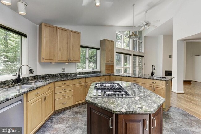 Building Photo - 10373 Currycomb Ct