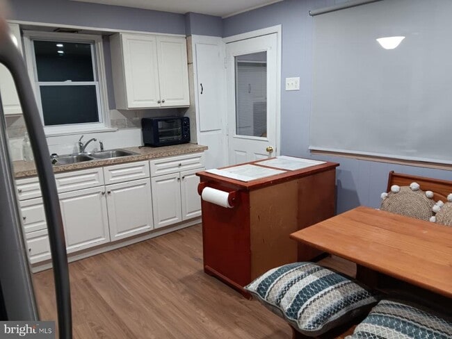 Foto del edificio - 657 Pine Hill St