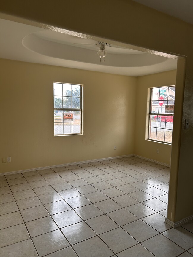 Building Photo - 4703 Young Dr