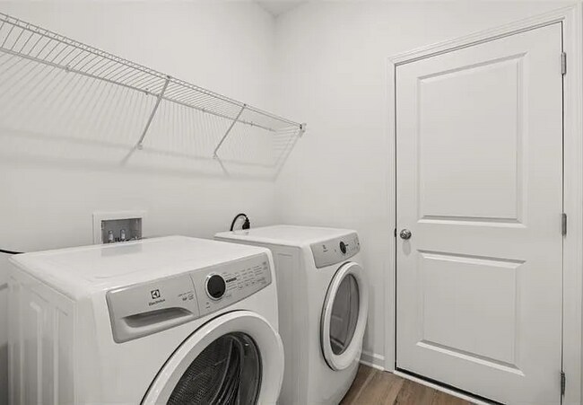 Building Photo - 942 Evergreen Rd