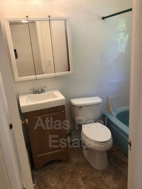 Building Photo - 1356 Zephyr St