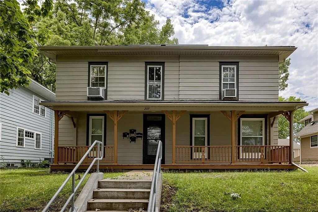 available rental is bottom right of building in this image - 207 E Cedar St