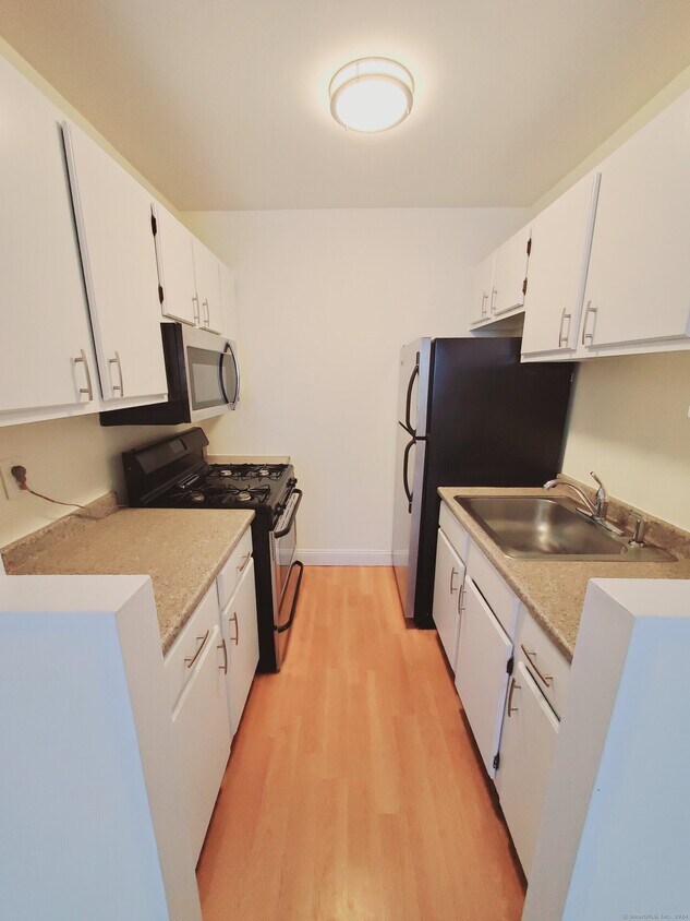 Primary Photo - 140 Grove St