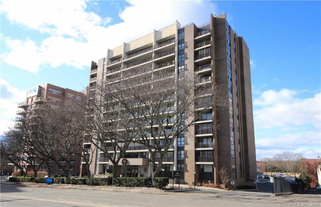 Foto del edificio - 44 Strawberry Hill Ave