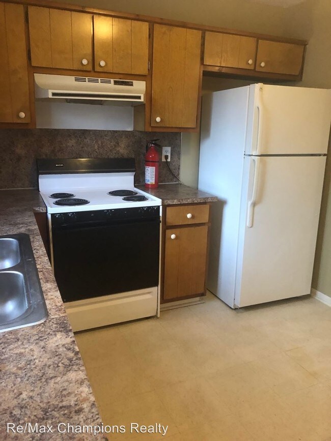 Building Photo - 2 br, 1 bath Apartment - 2045 Lee Rd 235