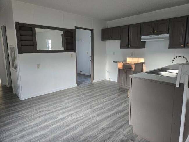 Foto del edificio - 1421 Cody Rd N