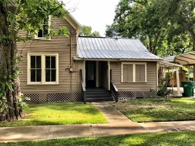 Building Photo - 516 W Blum St