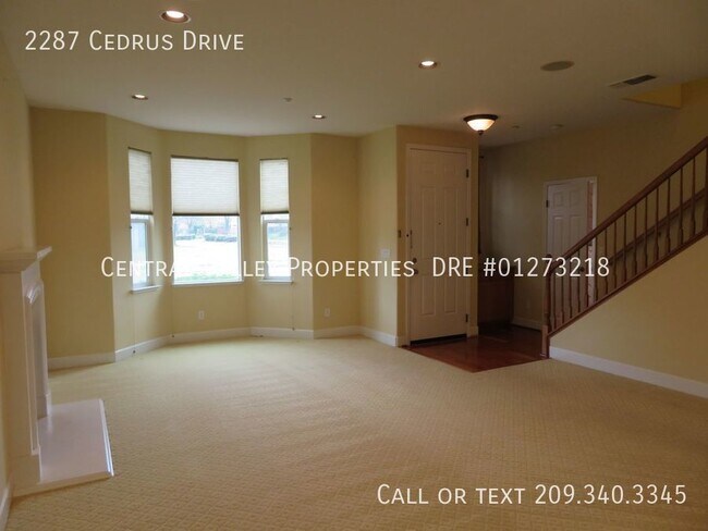 Foto del edificio - 2287 Cedrus Dr