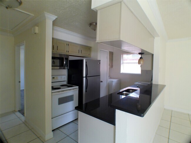Foto del edificio - 6350 Crestside Dr