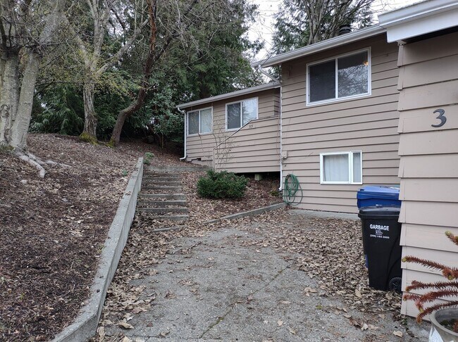 Foto del edificio - "Holiday Move-In Incentive – 50% Off First Month’s Rent"  Spacious 4-Bedroom Contemporary Home wi...