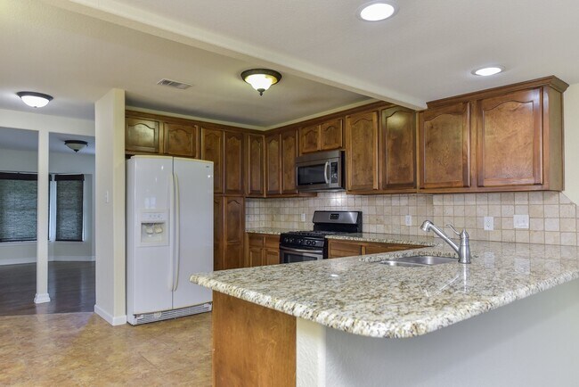 Foto del edificio - CRESTWOOD GEM  3 bedroom /2 bathroom
