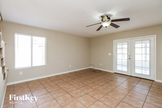 Building Photo - 848 E Morelos St