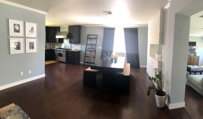 Building Photo - 23330 Victory Blvd