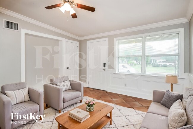Foto del edificio - 8013 Powell Dr