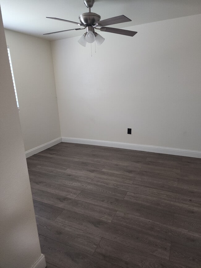 Building Photo - 635 Perfidia St