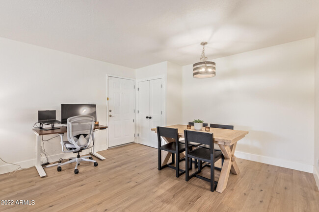 Building Photo - 3825 E Camelback Rd