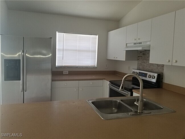 Foto del edificio - 927 SE 14th Terrace