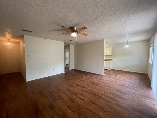 Foto del edificio - 2507 Sweet Clover Dr