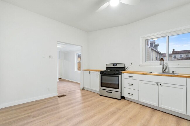 Foto del edificio - 4709-4711 Lorigan Street