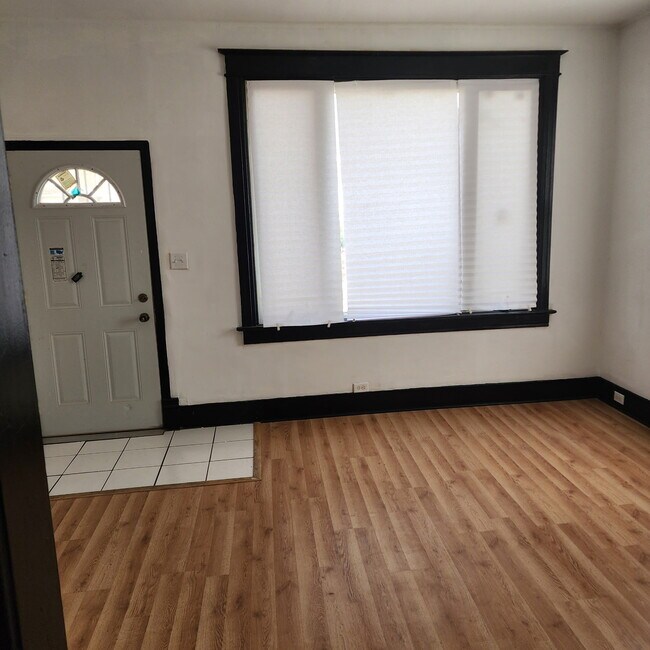 Foto del edificio - 1528 Thorn St