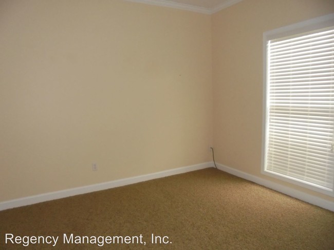 Building Photo - 113 Telford Pl