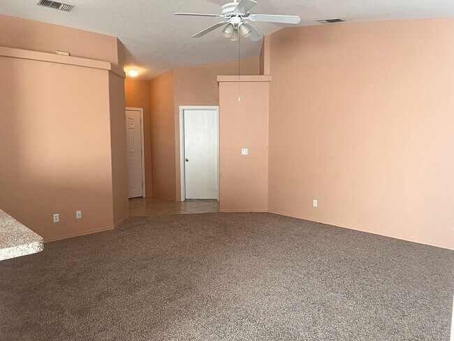 Building Photo - Longterm Unfurnished Home