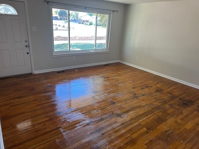 Building Photo - 57 Drake St