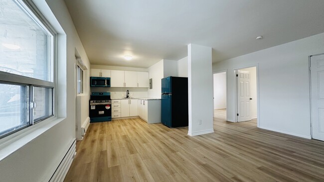 Building Photo - 359 Hilton Ave