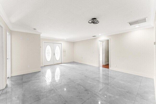 Foto del edificio - 110 W Rubber Tree Dr