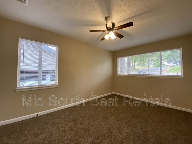 Foto del edificio - 33 Purdue Cir