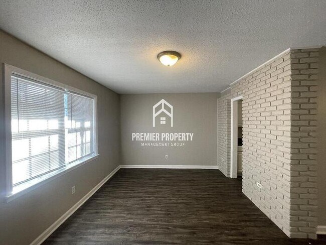 Building Photo - 1191 Heathcliff Dr - Available Now!