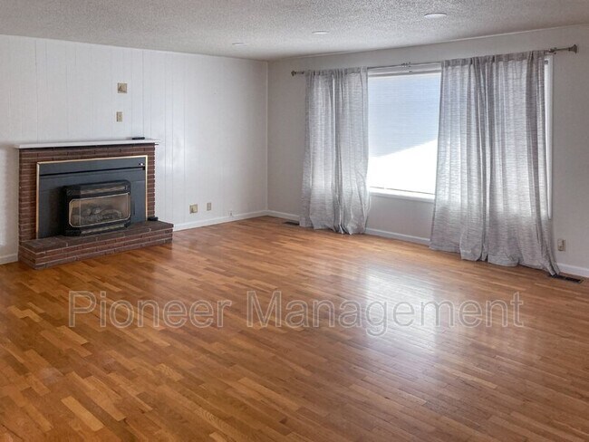 Foto del edificio - 2135 Carmel Ave