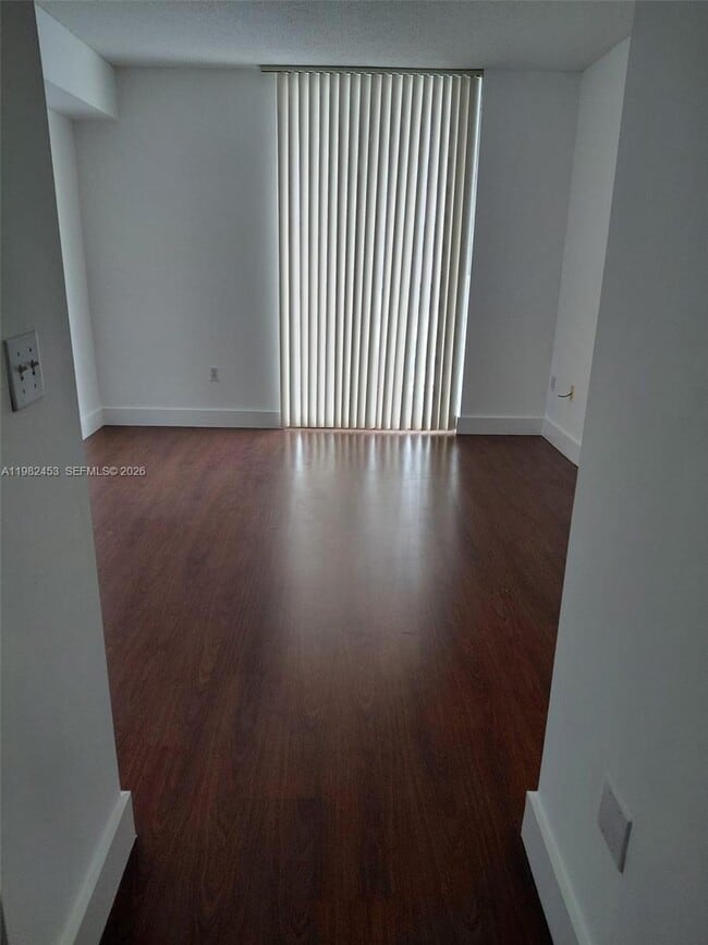 Foto del edificio - 5077 NW 7th St