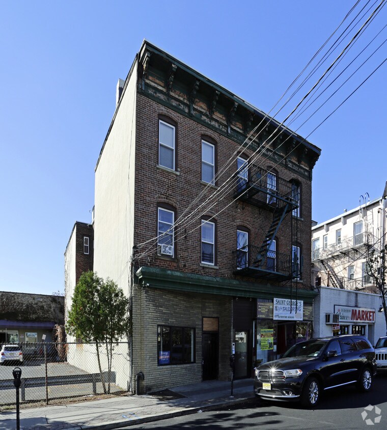 Primary Photo - 10 E 21st St