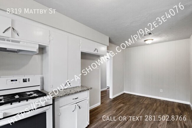 Foto del edificio - AVAILABLE NOW!