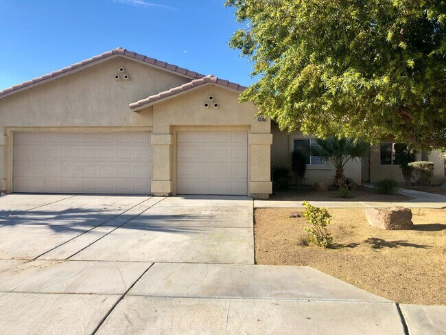 Foto del edificio - AVAILABLE NOW!! 3 Bedroom 2 Bathroom Home In Indio!!