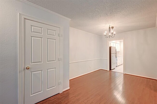 Building Photo - 8287 Kingsbrook Rd