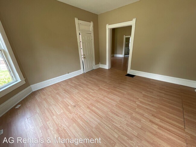 Building Photo - 3 br, 1.5 bath House - 2431 Fox Ave