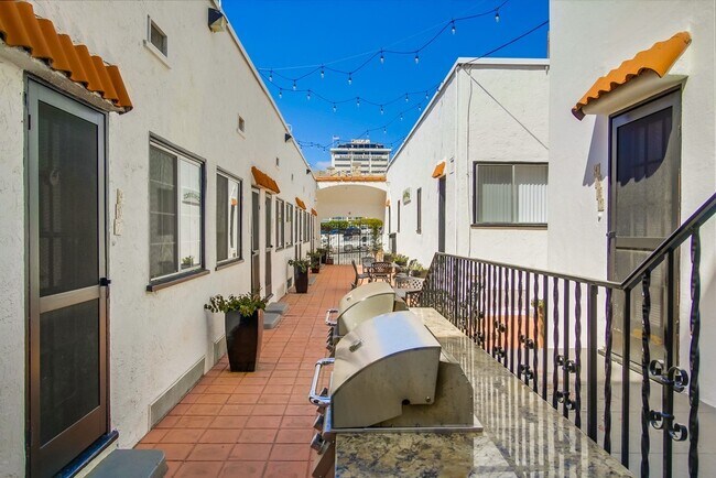 Foto del edificio - 2241 Fourth Ave