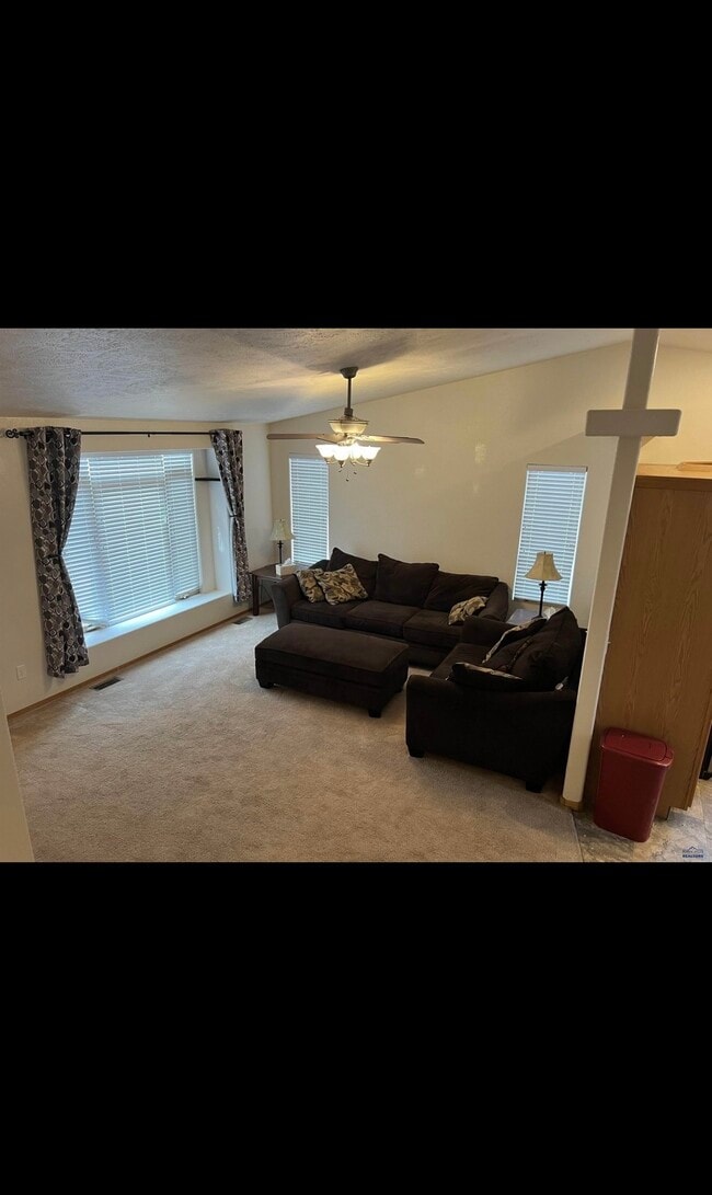 Foto del edificio - 2914 Hoefer Ave