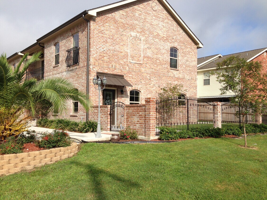 4446 Brown St, Lake Charles, LA 70607 Townhouse for Rent in Lake