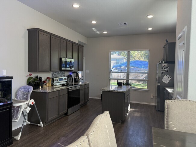 Foto del edificio - 1113 W Cedar River Rd