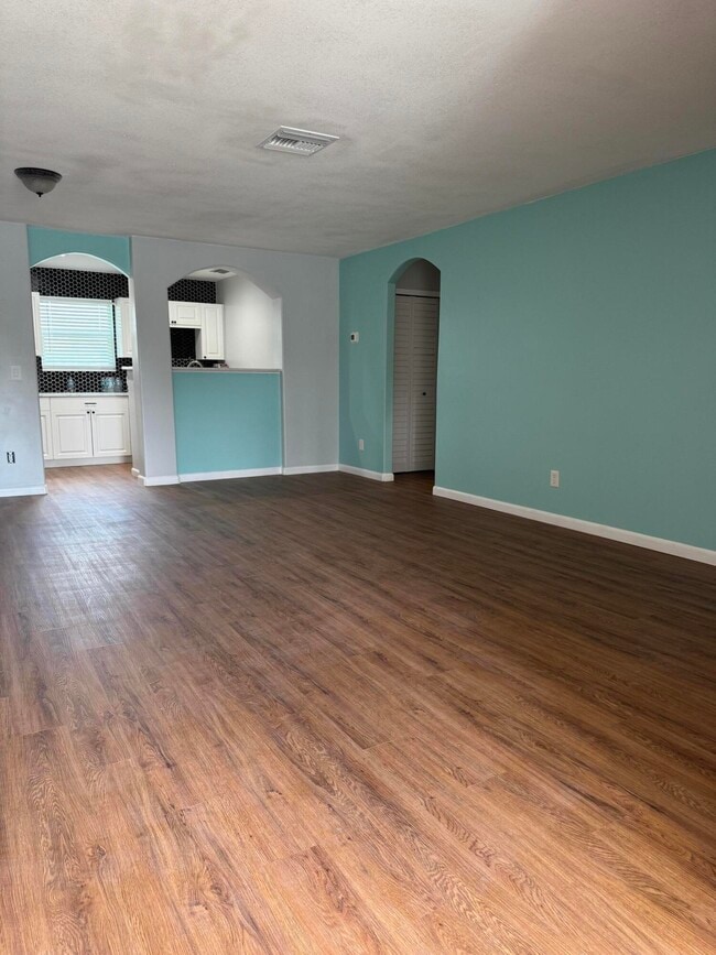 Foto del edificio - 718 W 10th St
