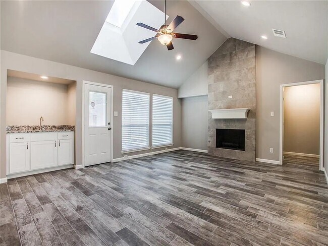 Building Photo - 6919 Echo Bluff Dr