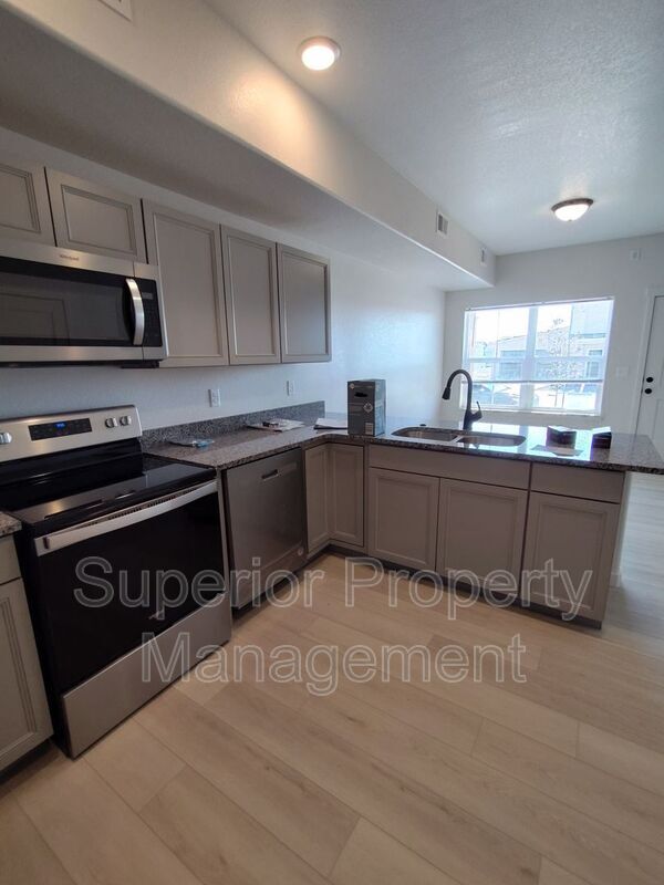 Foto del edificio - 1536 Carol Ann Wy