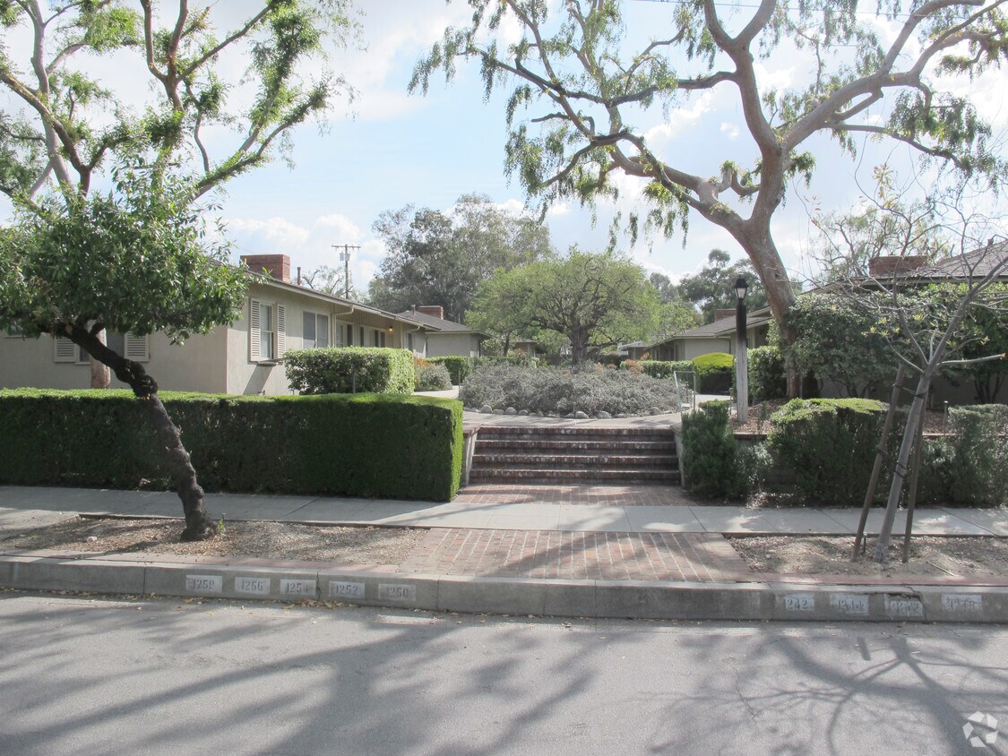 Foto del edificio - 1240-1250 Yale Ave