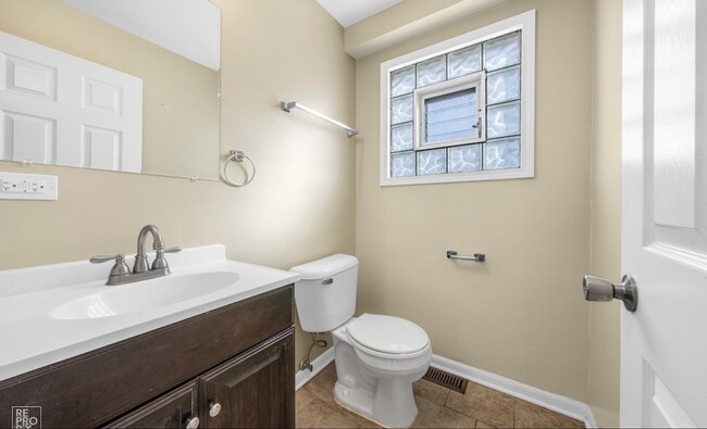 Half bath - 5413 138th St