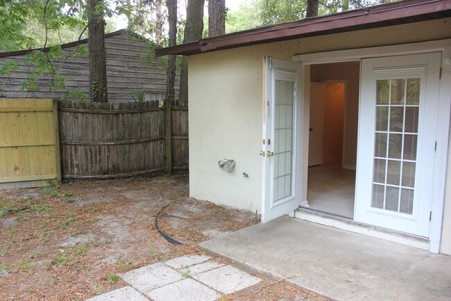 Building Photo - 2 bedroom 1 Bathroom in Tower Oaks