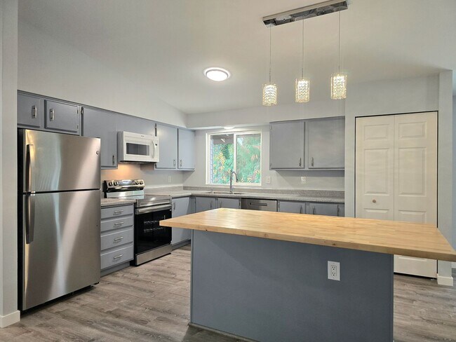 Foto del edificio - 4 Bedroom 3 Bath in Lake Forest Park