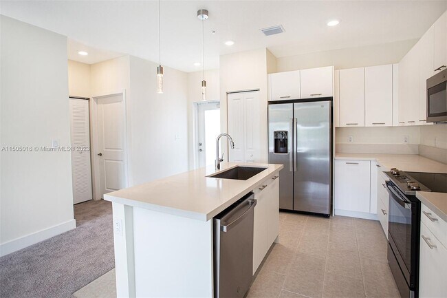 Foto del edificio - 8167 NW 41st St
